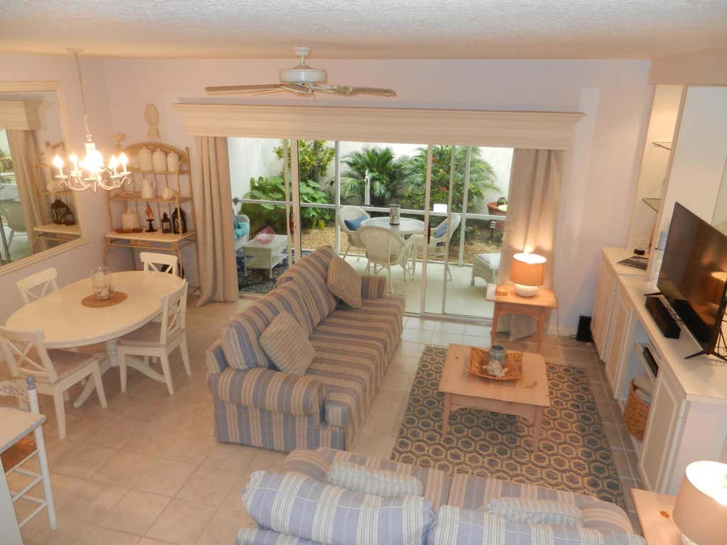 Photo of 72 Laurel Oaks Circle, Tequesta, FL 33469 (MLS # R11014729)
