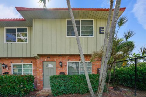 A home in Wilton Manors