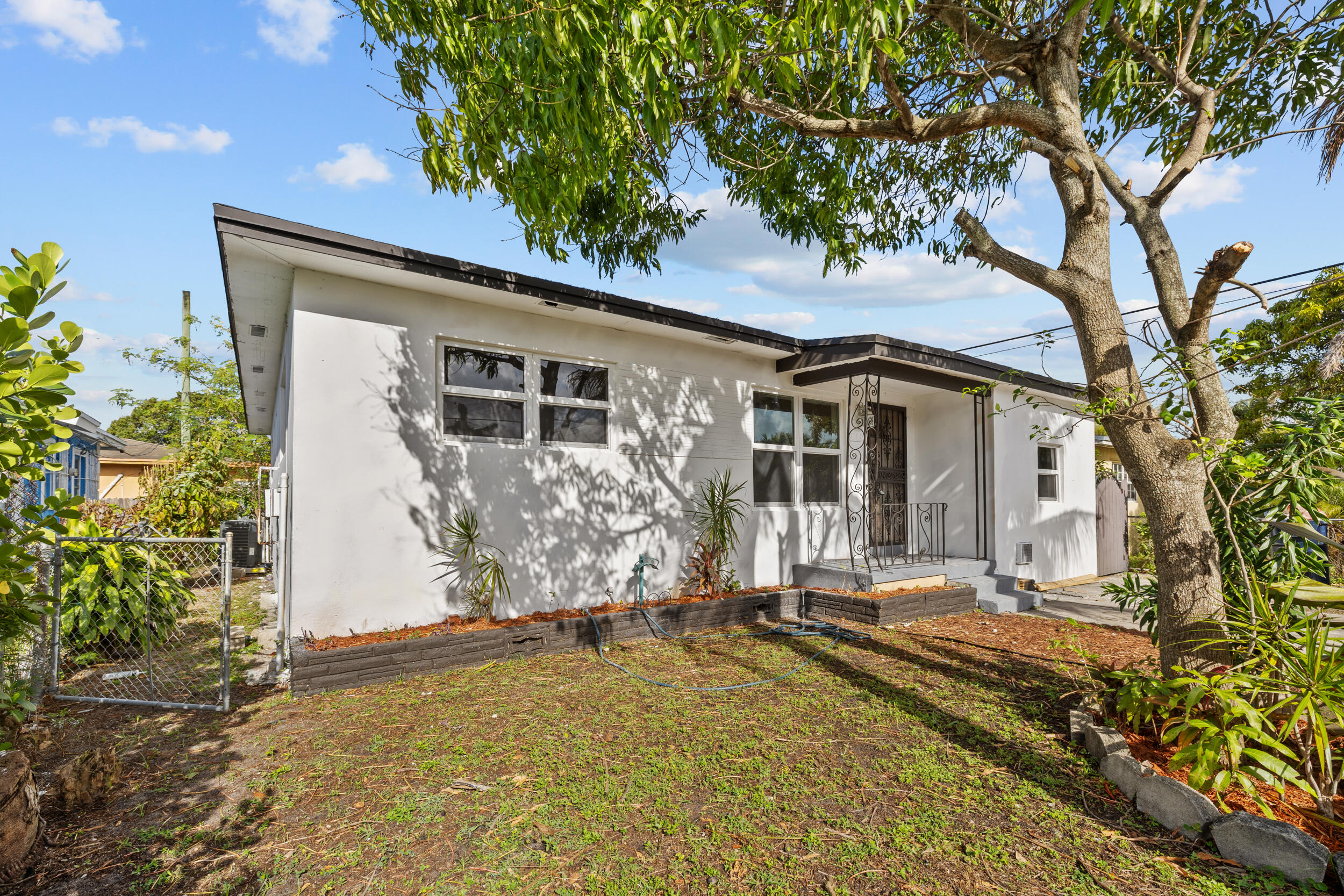 11610 NW 11th Avenue