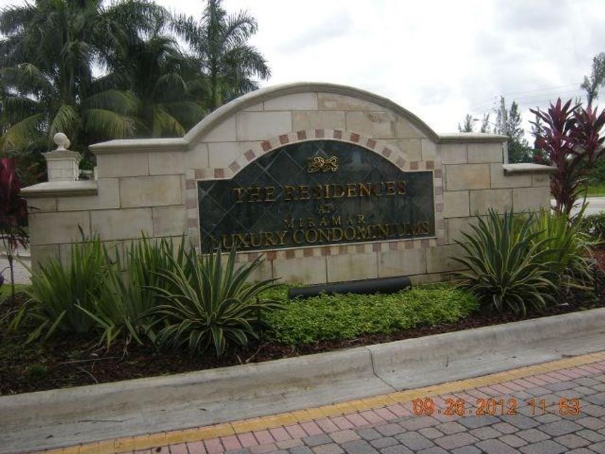 CHARMING LUXURY CONDO FEATURES 2BD/BA IN GATED COMMUNITY. LOCATED IN THE HEART OF MIRAMAR, CLOSE TO THE CITY HALL. GREAT INVESTMENT PROPERTY. MOVE IN READY.No HOA approval needdded