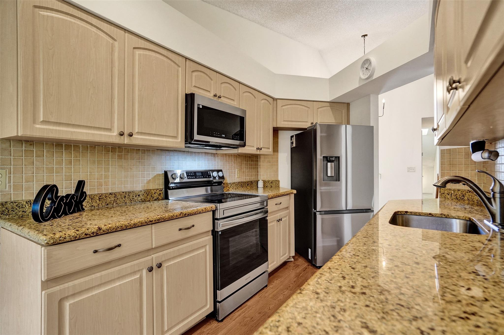 3407 Emerald Oaks Dr