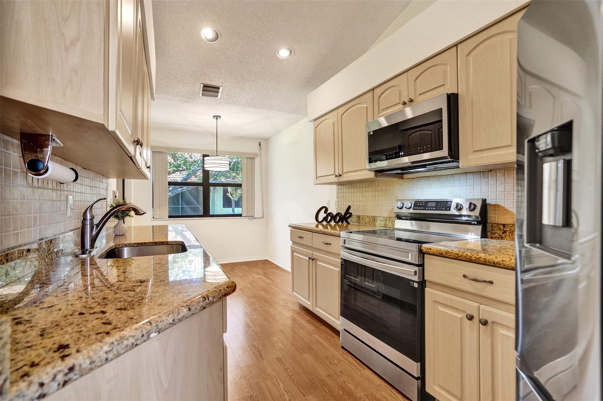 3407 Emerald Oaks Dr