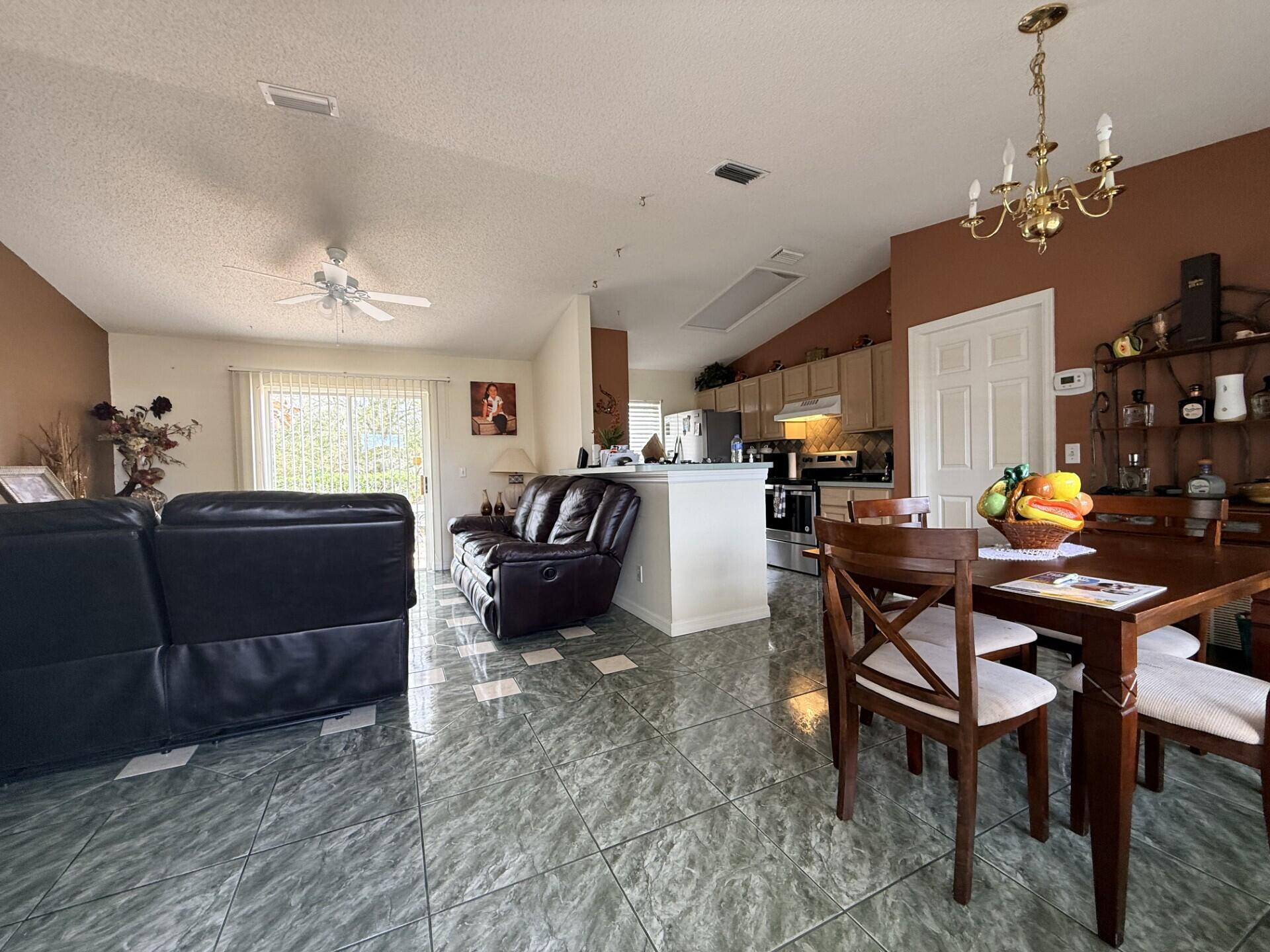 VERO LAKE ESTATES UNIT Q - Residential