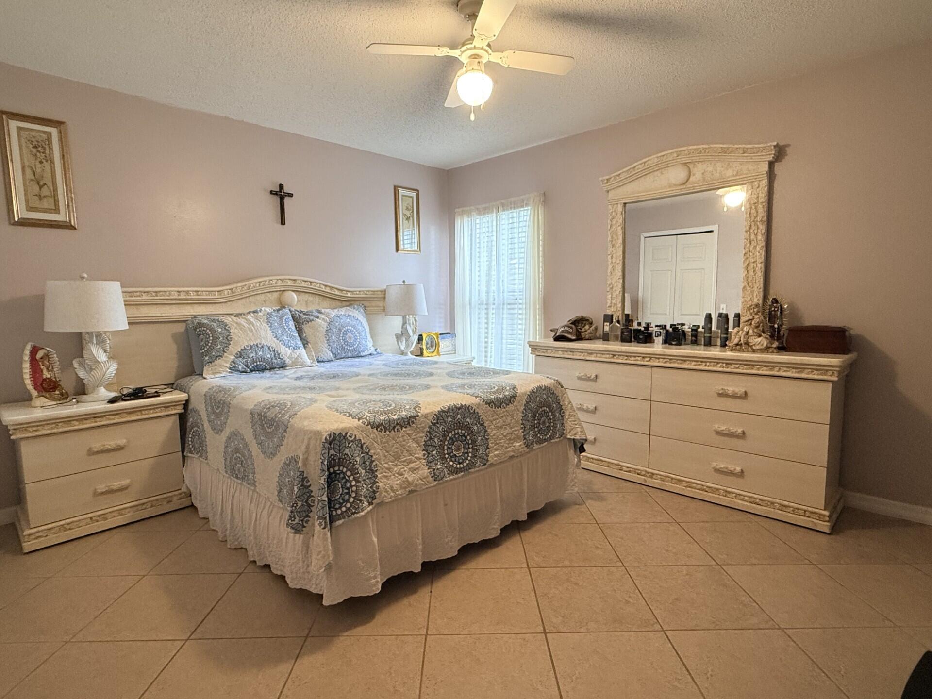 VERO LAKE ESTATES UNIT Q - Residential