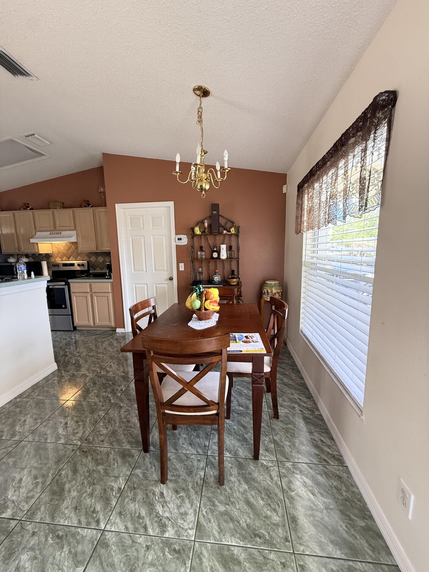 VERO LAKE ESTATES UNIT Q - Residential