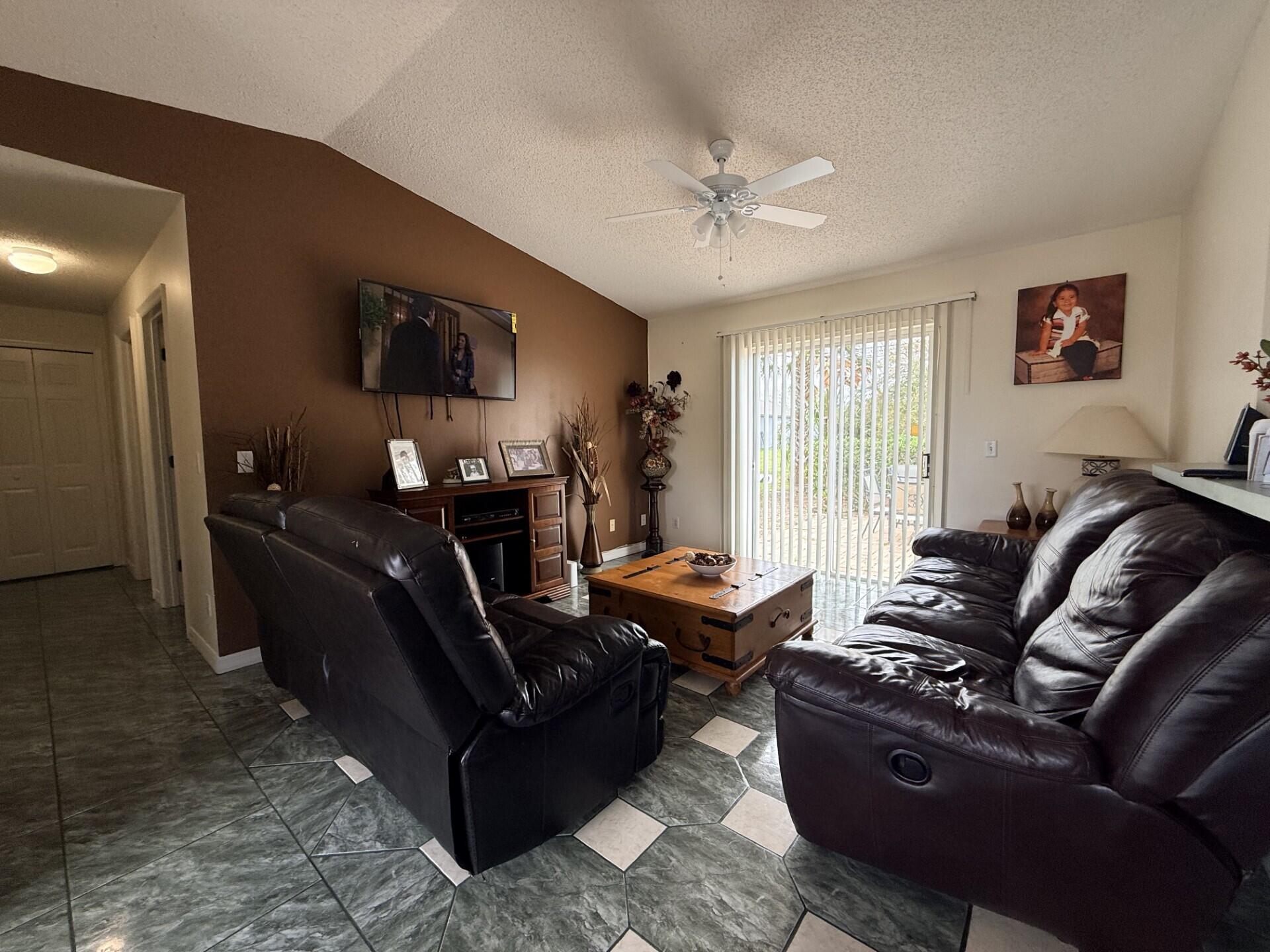 VERO LAKE ESTATES UNIT Q - Residential