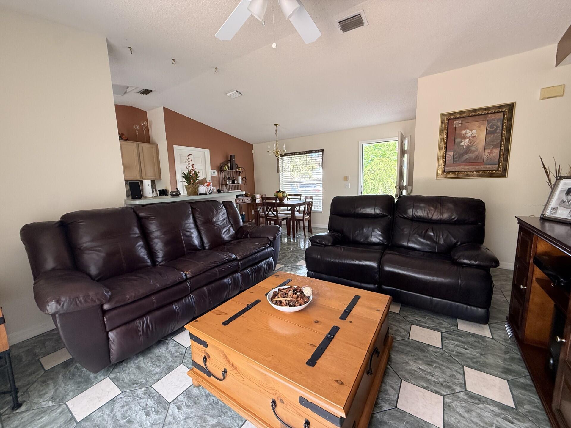 VERO LAKE ESTATES UNIT Q - Residential