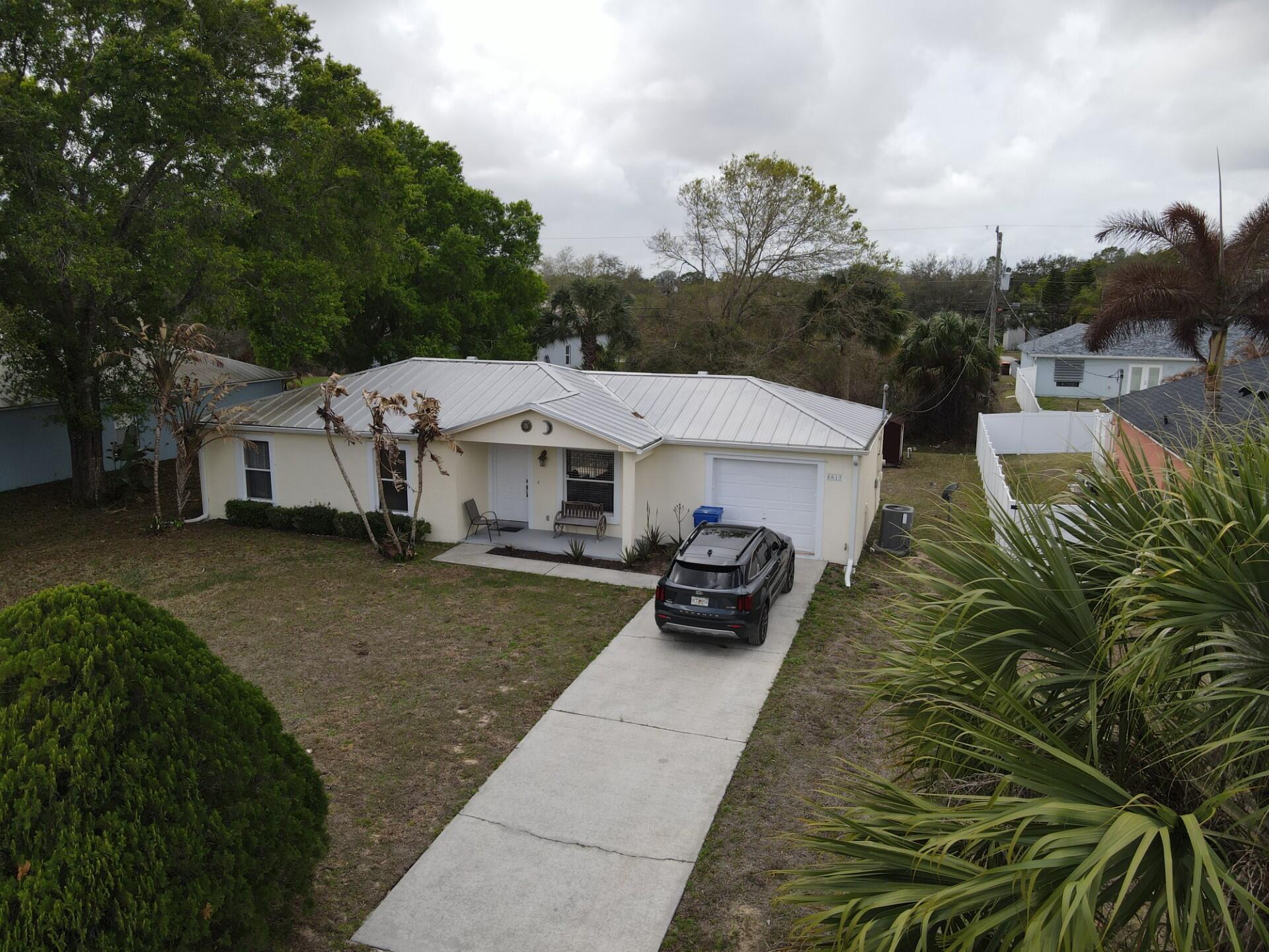 VERO LAKE ESTATES UNIT Q - Residential