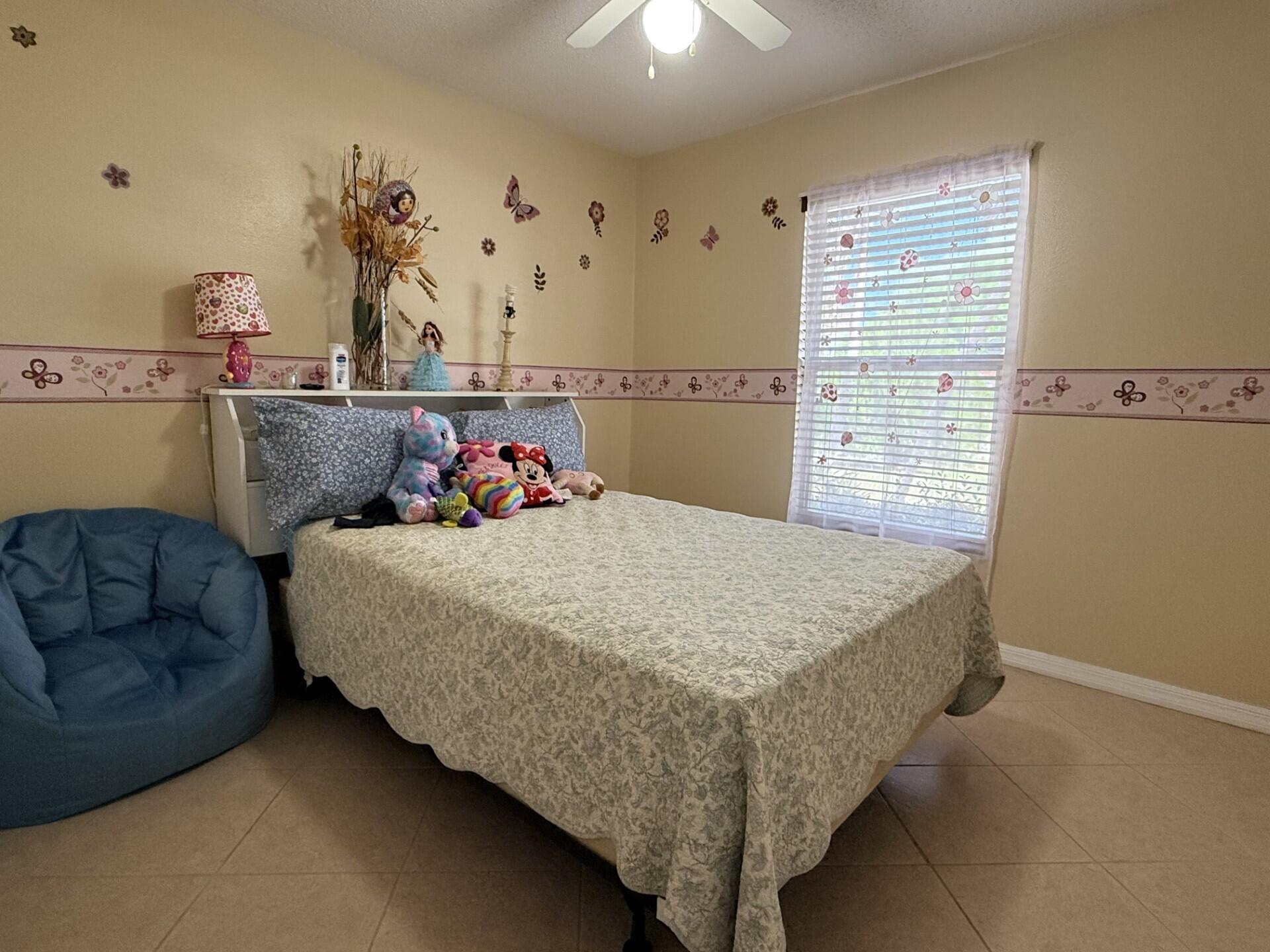 VERO LAKE ESTATES UNIT Q - Residential