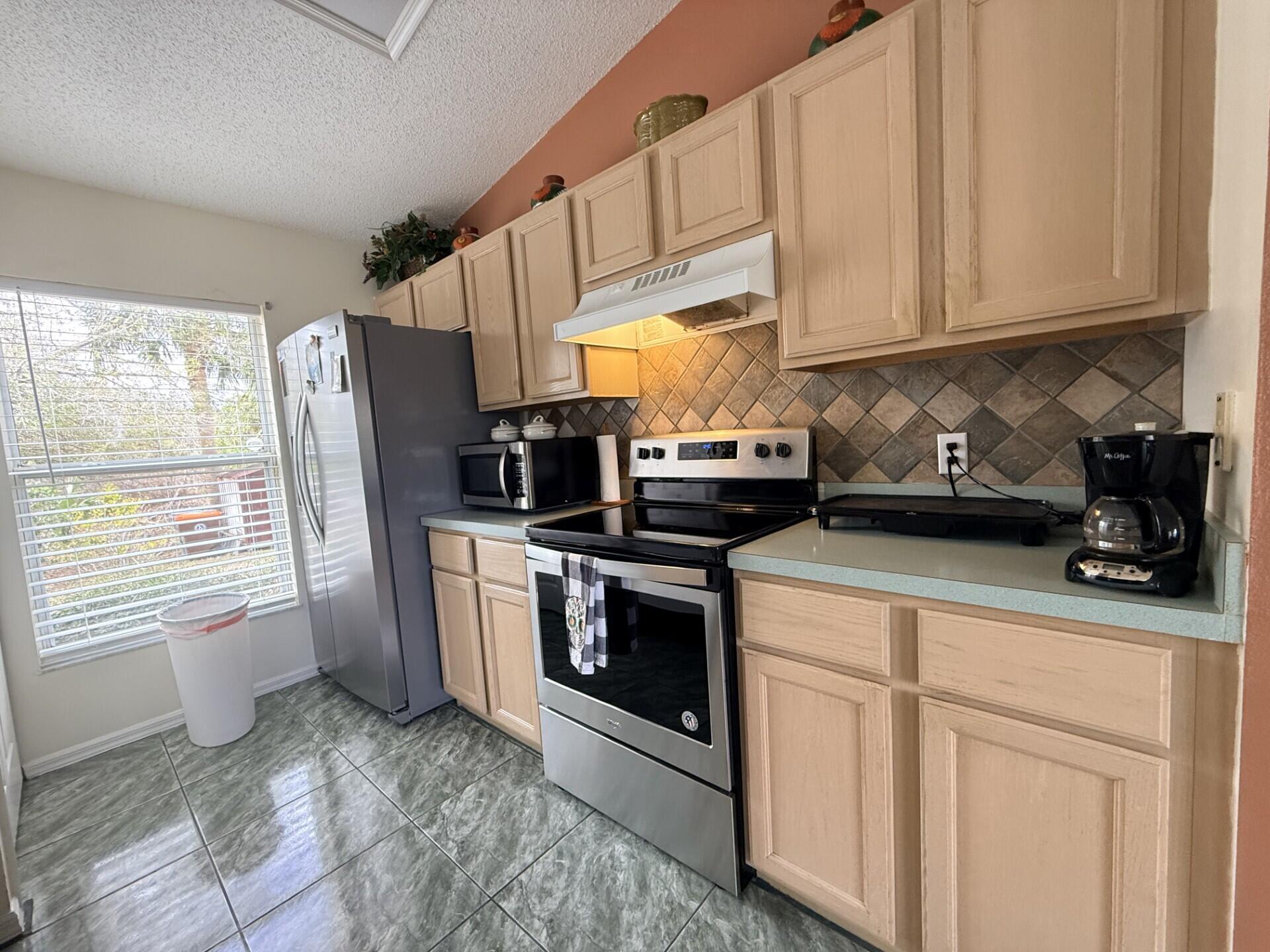 VERO LAKE ESTATES UNIT Q - Residential