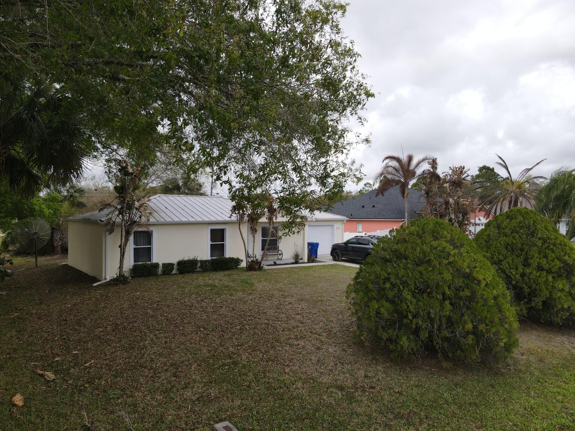 VERO LAKE ESTATES UNIT Q - Residential