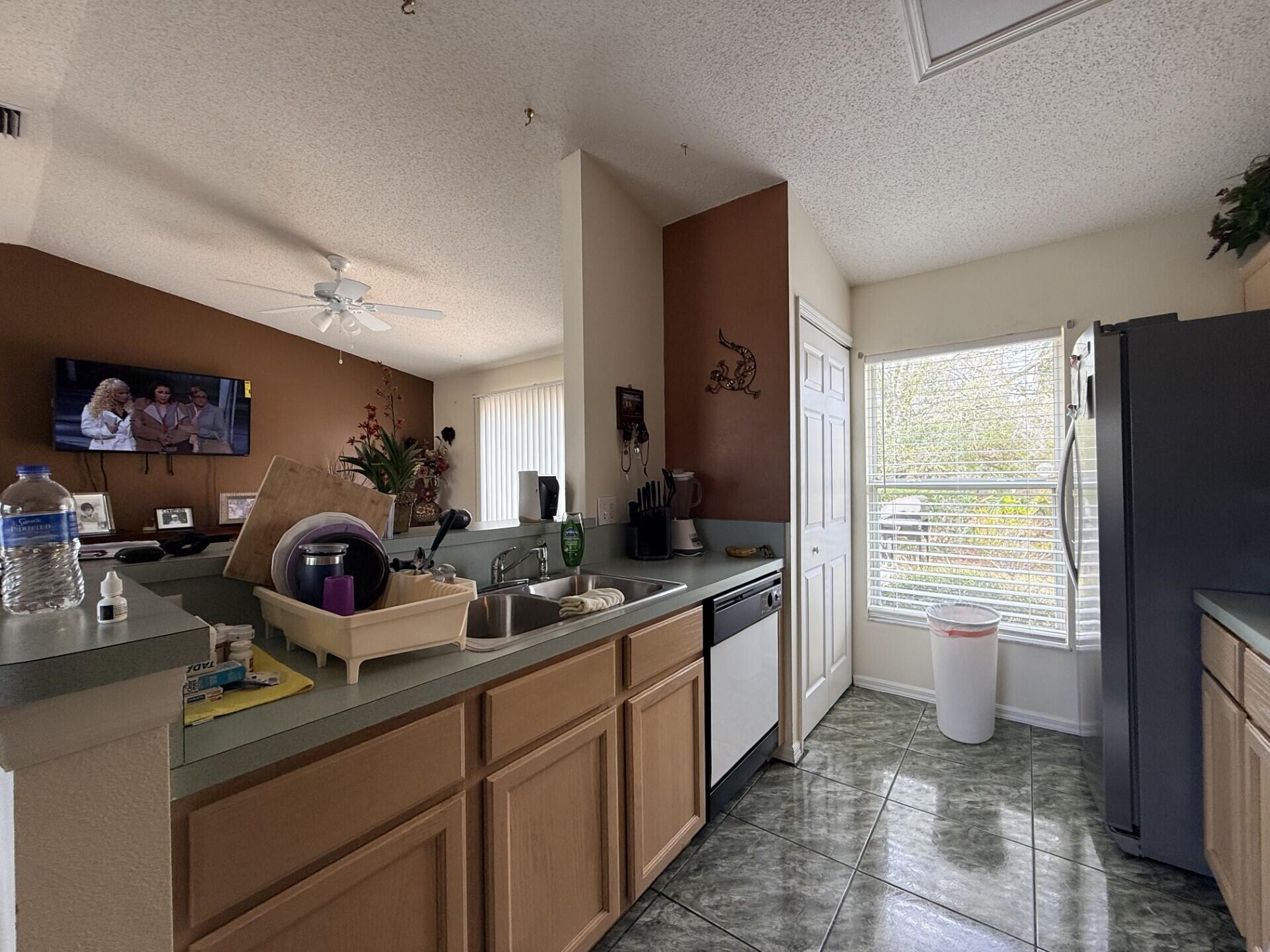 VERO LAKE ESTATES UNIT Q - Residential