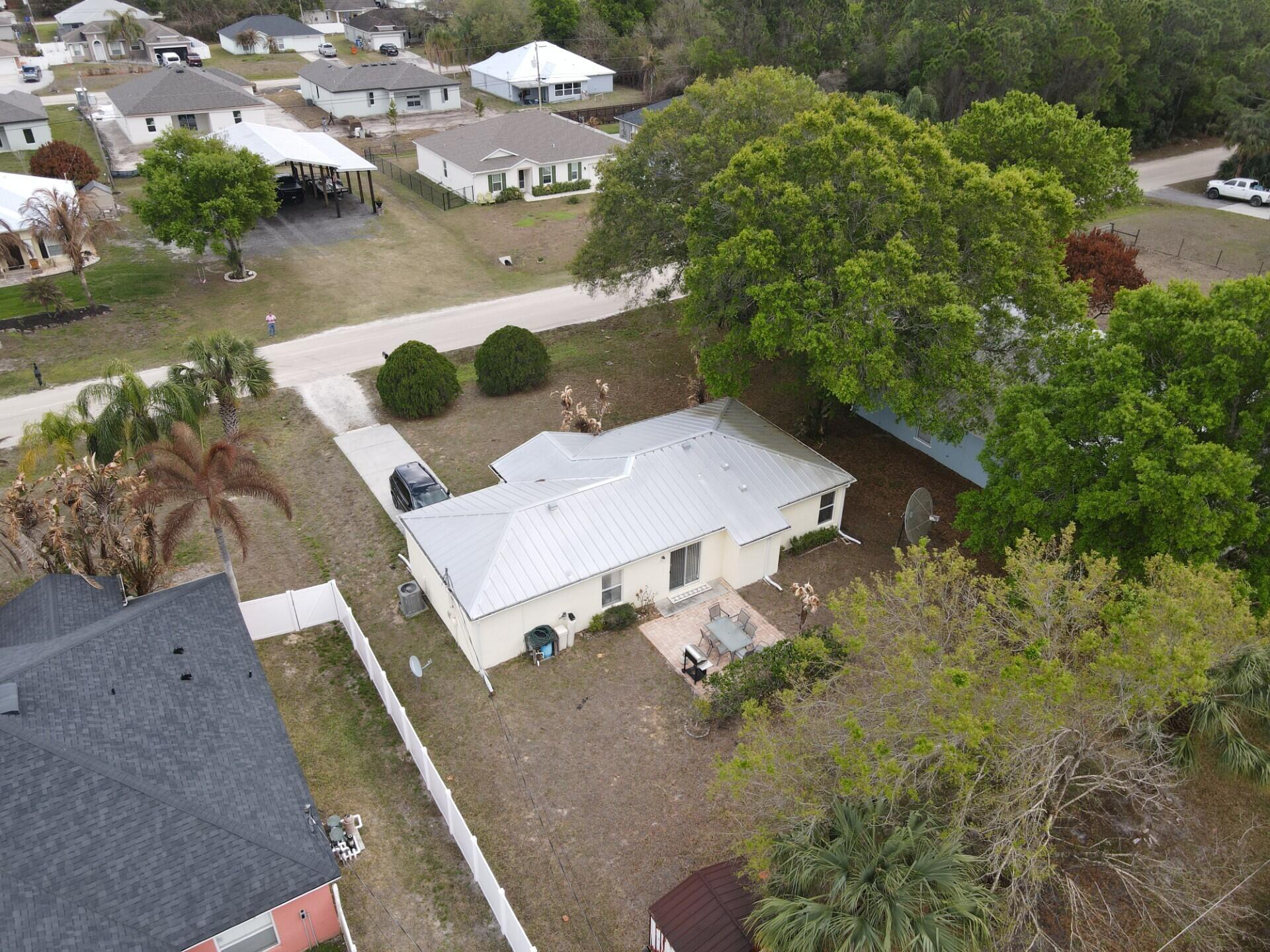 VERO LAKE ESTATES UNIT Q - Residential