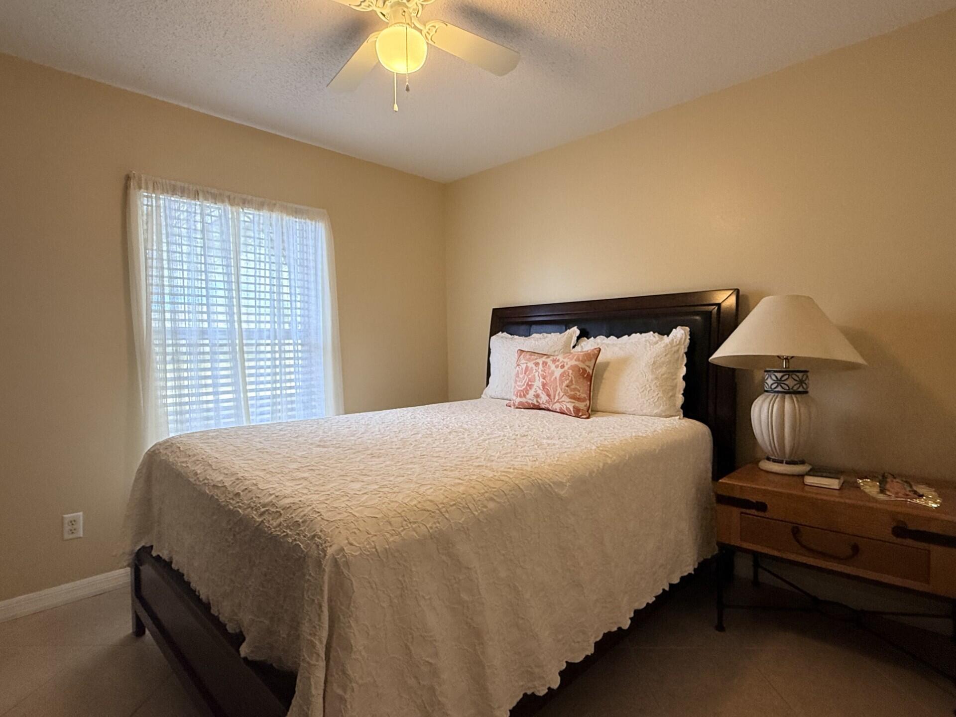 VERO LAKE ESTATES UNIT Q - Residential