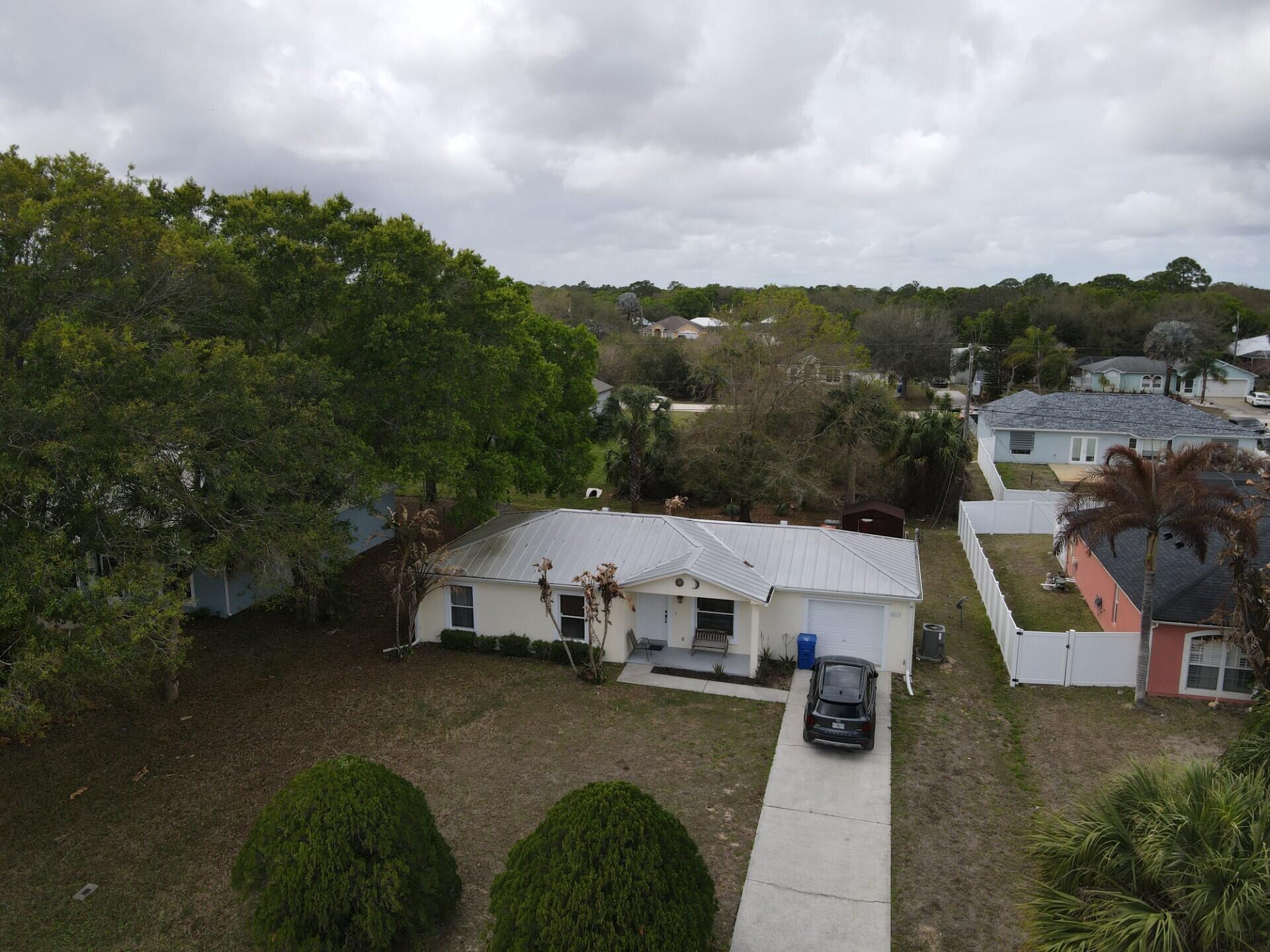 VERO LAKE ESTATES UNIT Q - Residential