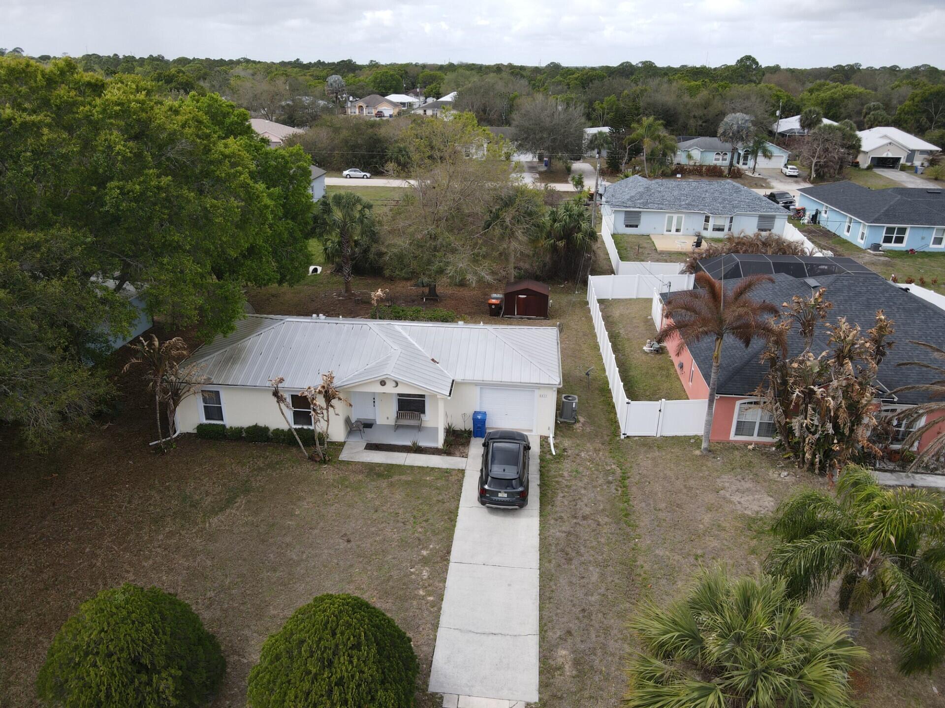 VERO LAKE ESTATES UNIT Q - Residential