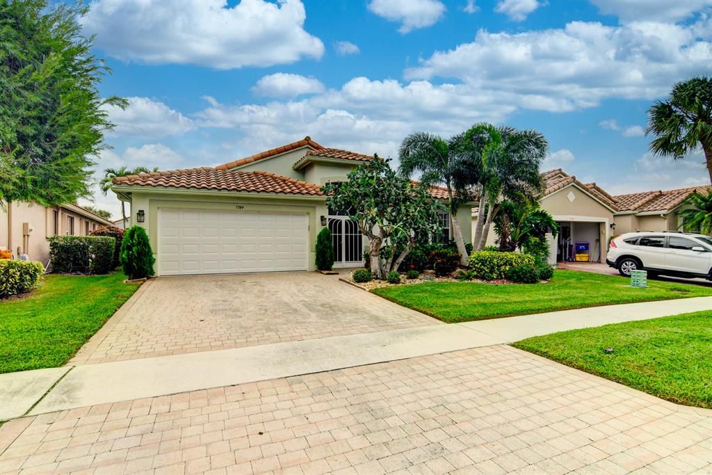 Photo of 7384 Haviland Circle, Boynton Beach, FL 33437 (MLS # R10846790)