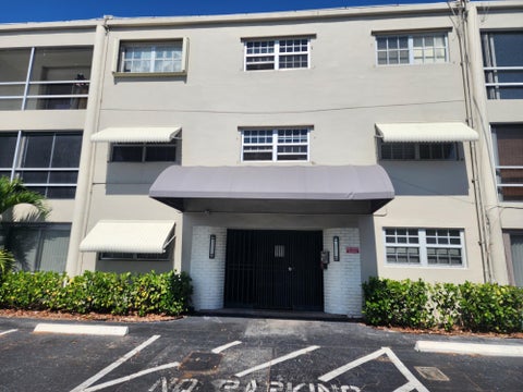 Tiny photo for 2301 NE 14th St Causeway #305e, Pompano Beach, FL 33062 (MLS # B26049259)