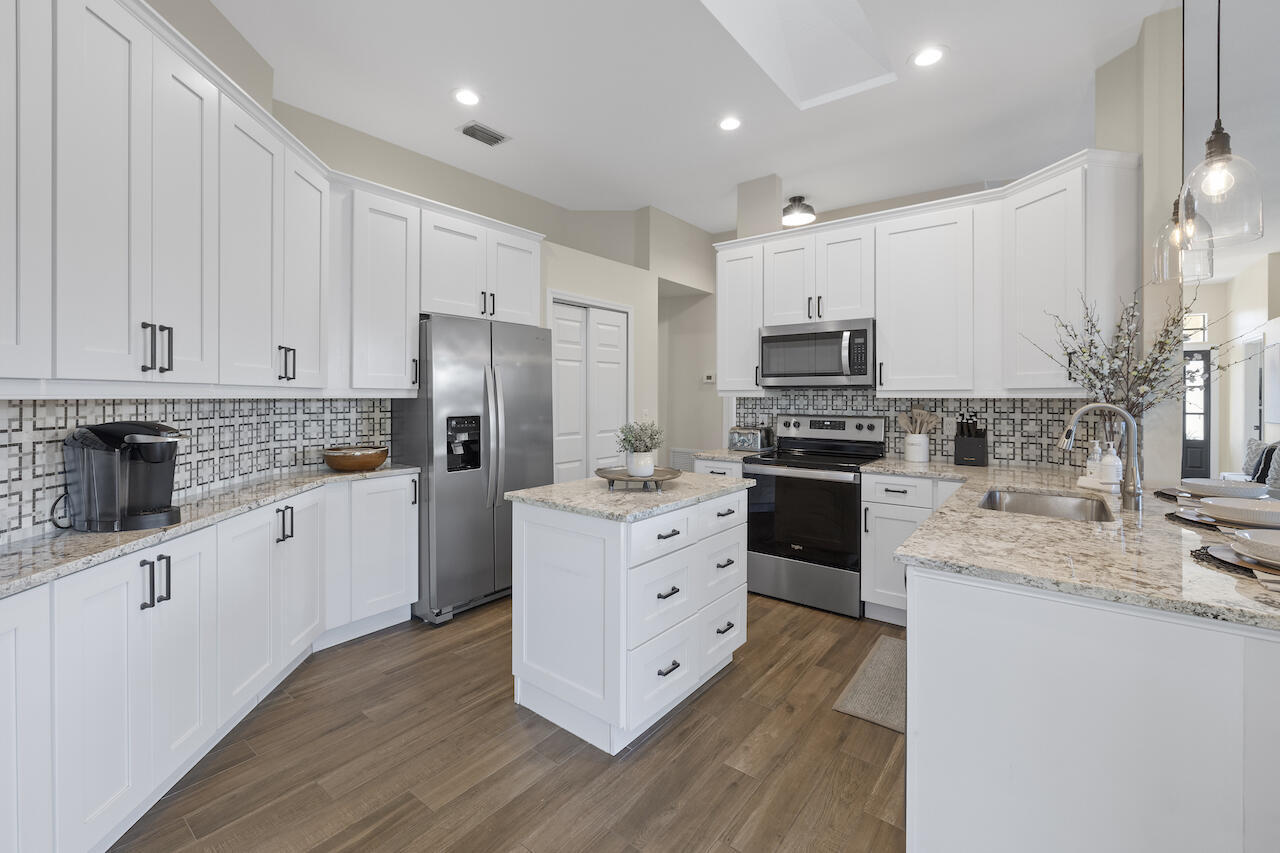 EMERALD FOREST OF WELLINGTON - Residential Lease