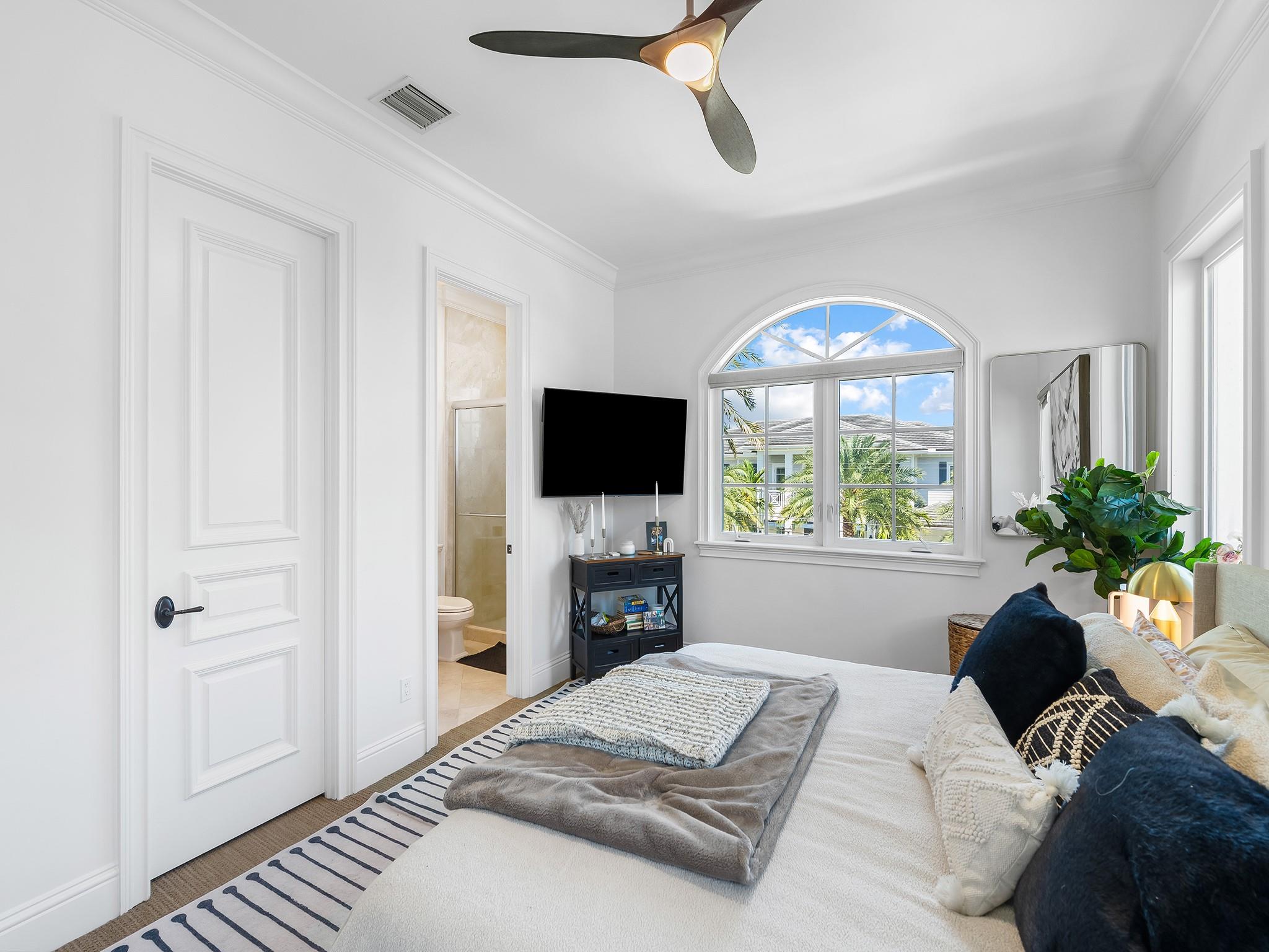 LIGHTHOUSE POINT 5TH SEC 39-25 - Residential