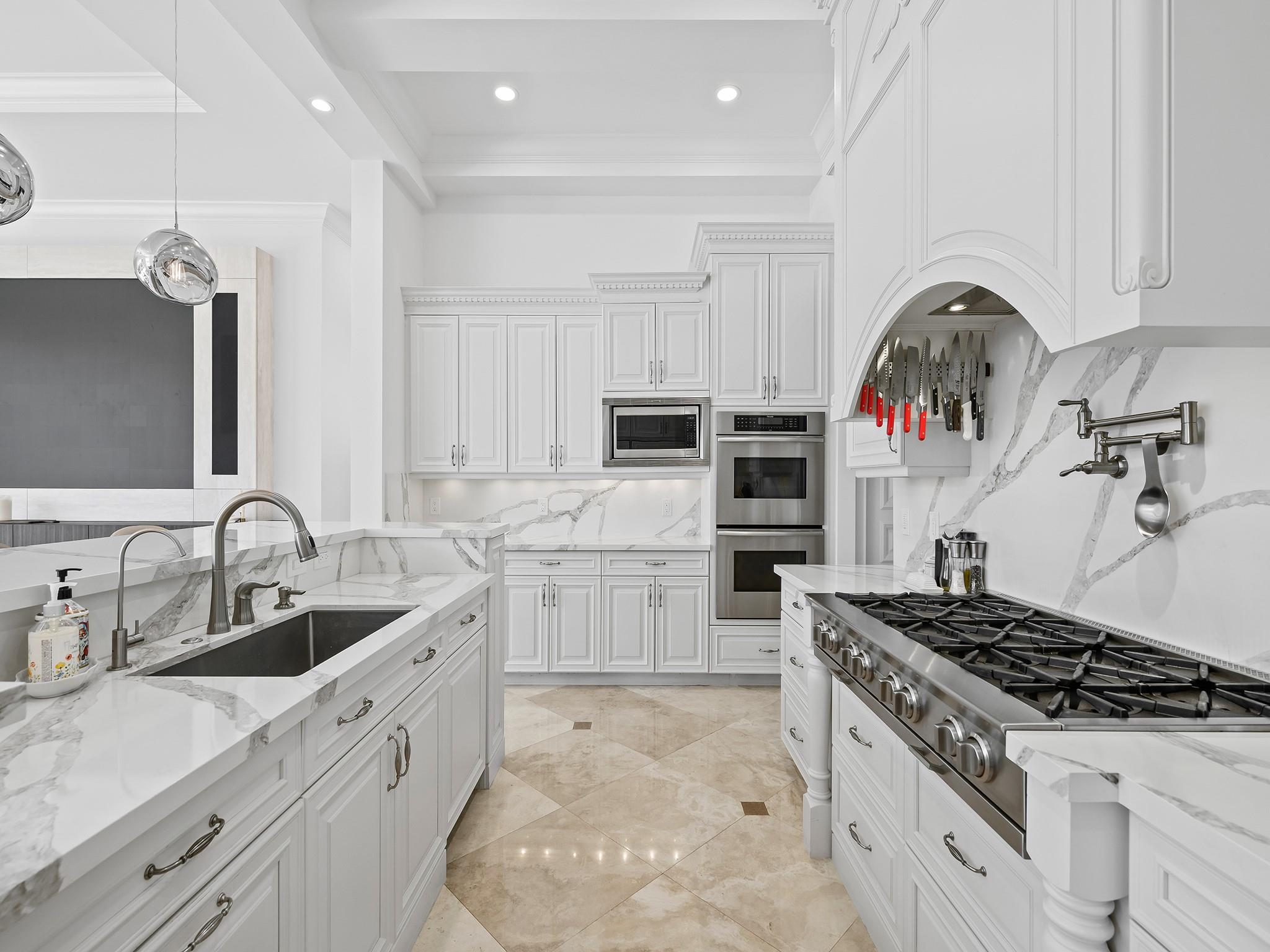 LIGHTHOUSE POINT 5TH SEC 39-25 - Residential