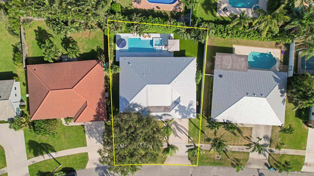 Photo of 52 Pinehill Trail E, Tequesta, FL 33469 (MLS # R11034874)