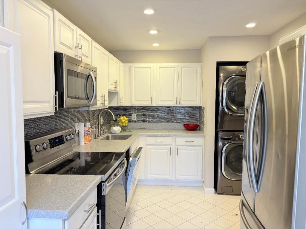 Photo of 50 Stratford Lane #E, Boynton Beach, FL 33436 (MLS # R11155298)