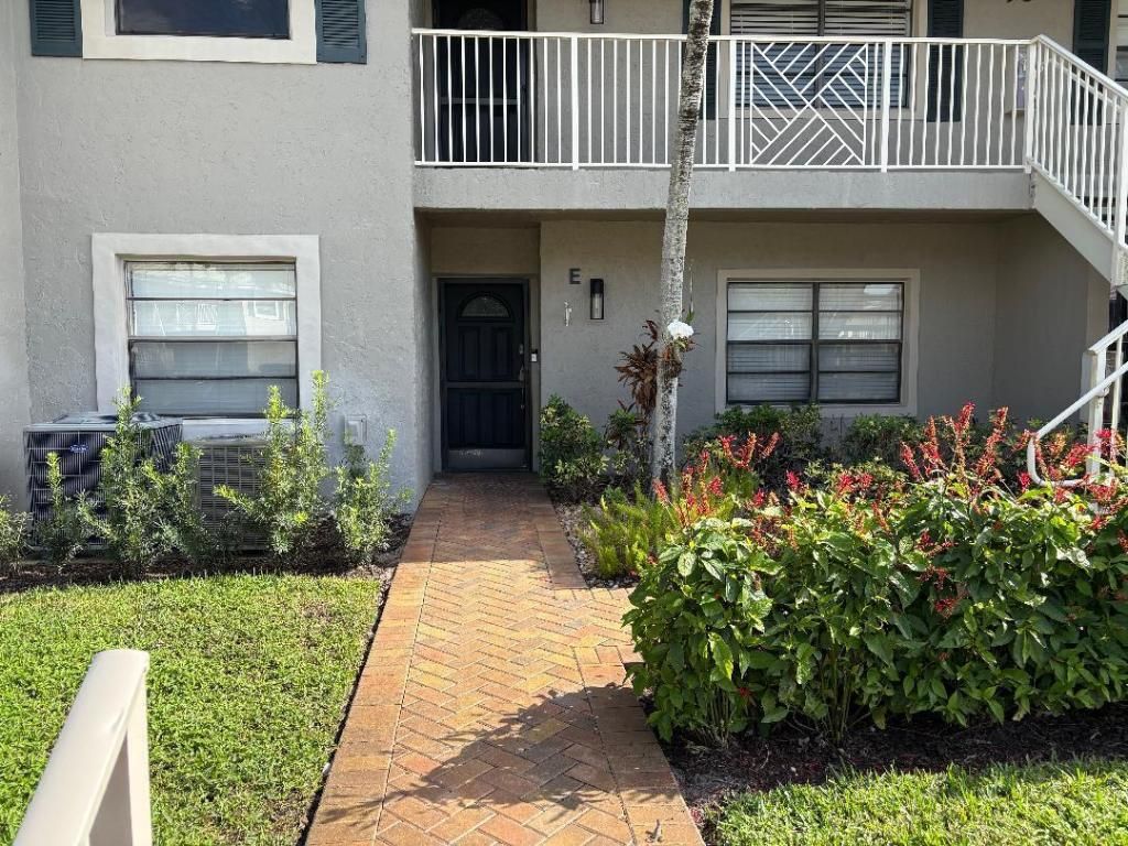 Photo of 50 Stratford Lane #E, Boynton Beach, FL 33436 (MLS # R11155298)