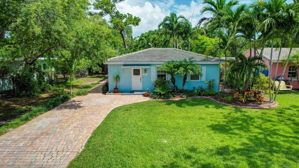 Photo of 829 SW 19th St, Fort Lauderdale, FL 33315 (MLS # F10505730)