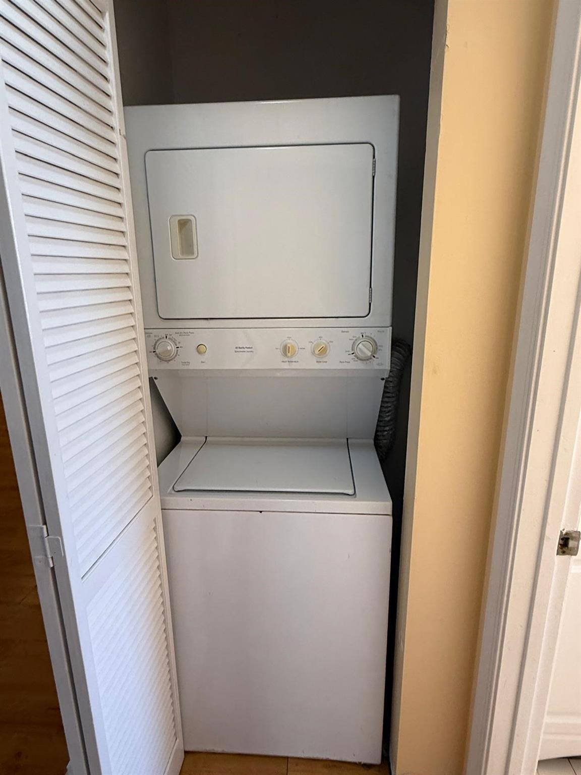 Grenadier Lakes At Welleb - Residential Lease