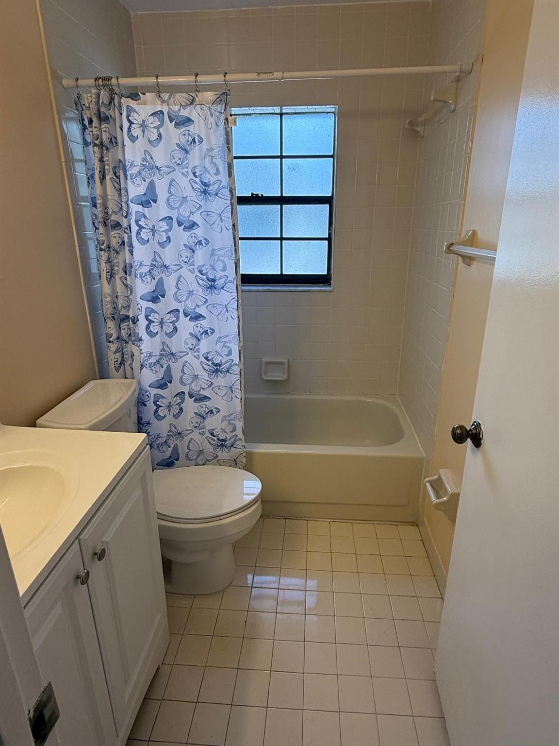 Grenadier Lakes At Welleb - Residential Lease