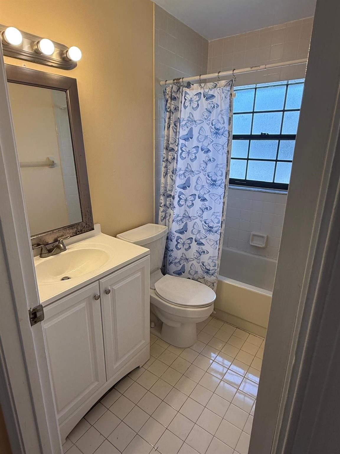 Grenadier Lakes At Welleb - Residential Lease