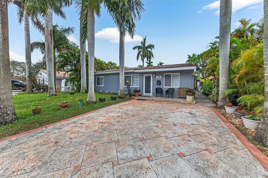 Photo of 918 NE 4th Street, Hallandale Beach, FL 33009 (MLS # F10549733)