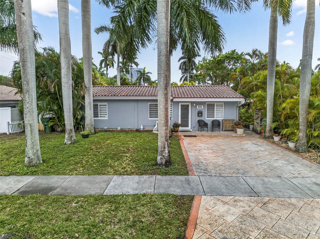 Photo of 918 NE 4th Street, Hallandale Beach, FL 33009 (MLS # F10549733)