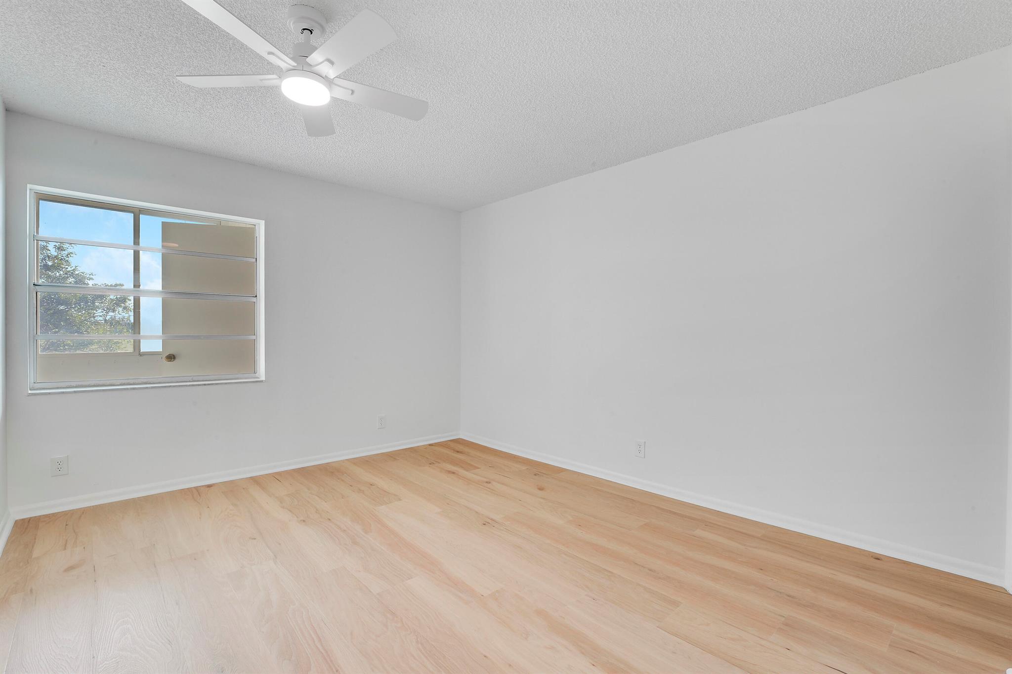 KINGS POINT FLANDERS COND - Residential