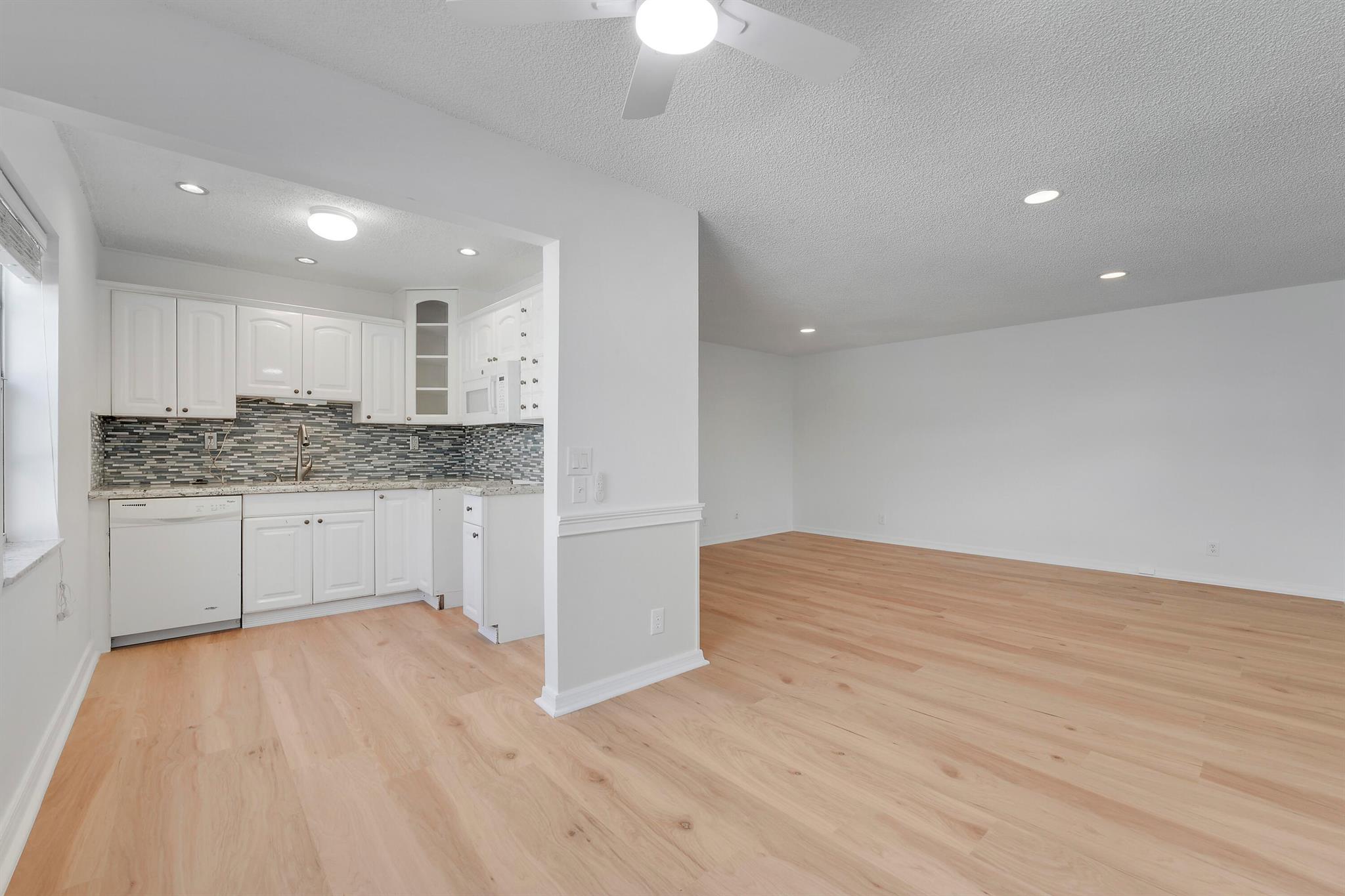 KINGS POINT FLANDERS COND - Residential