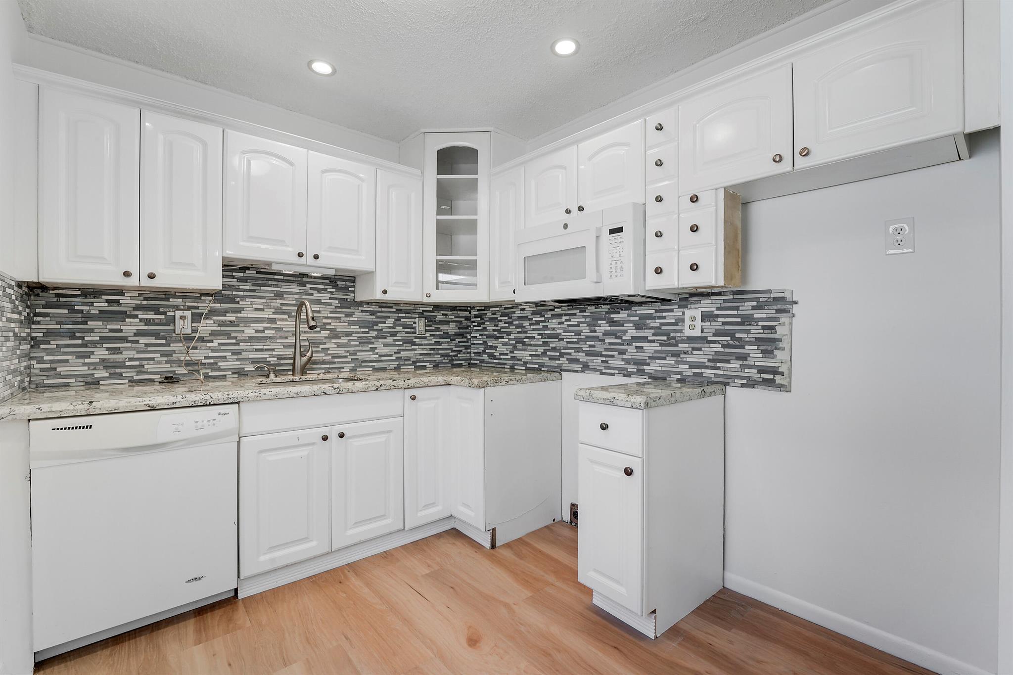 KINGS POINT FLANDERS COND - Residential