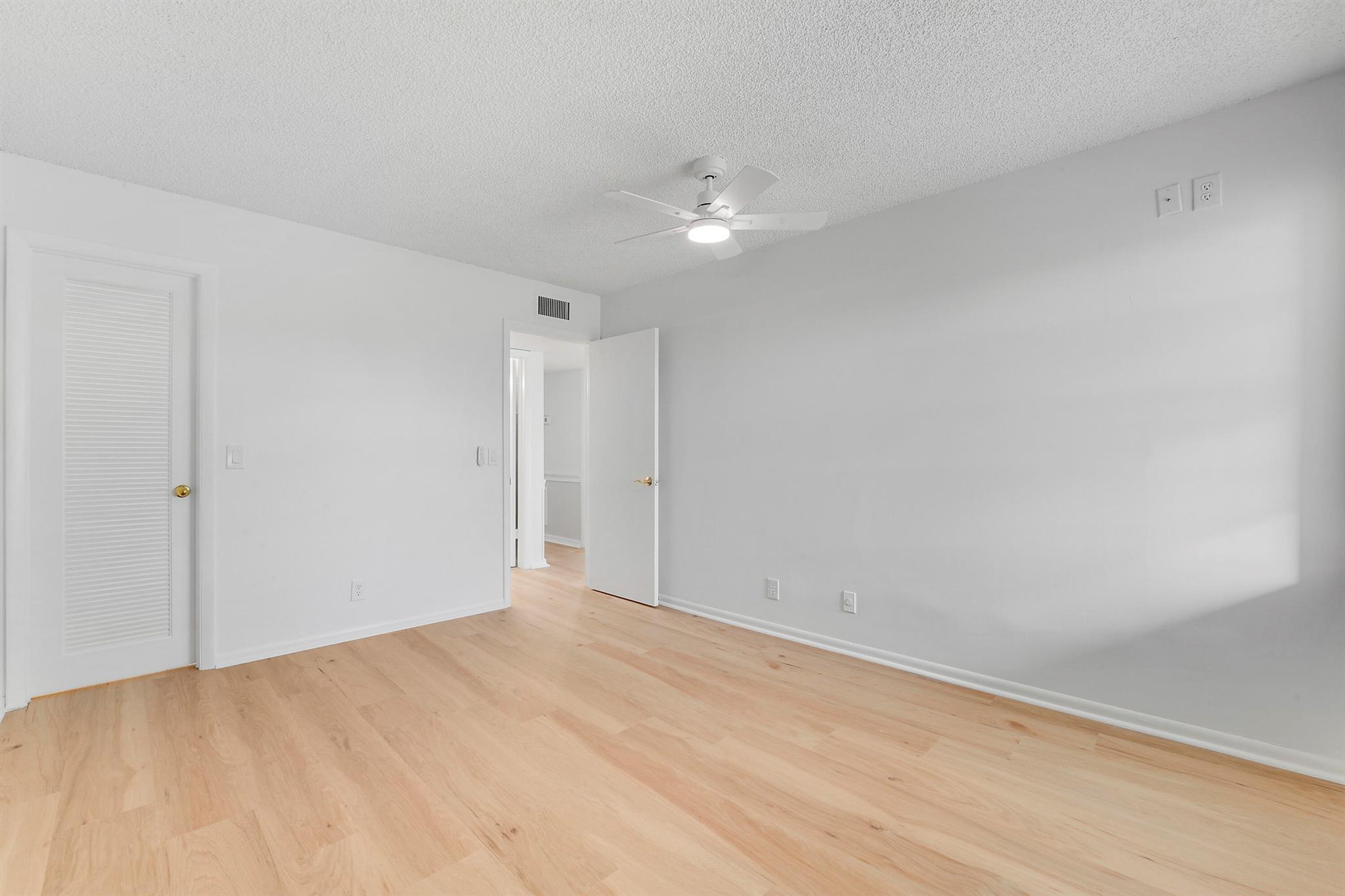 KINGS POINT FLANDERS COND - Residential