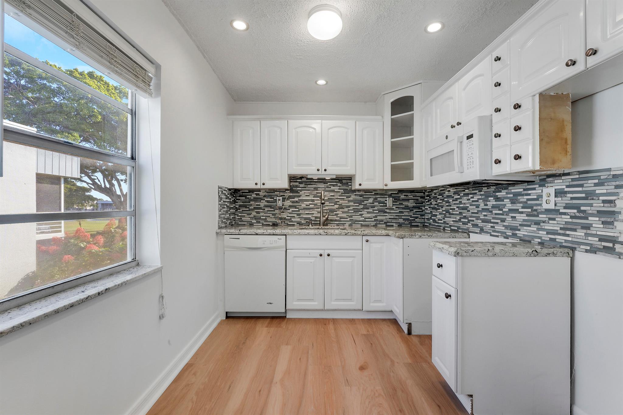 KINGS POINT FLANDERS COND - Residential