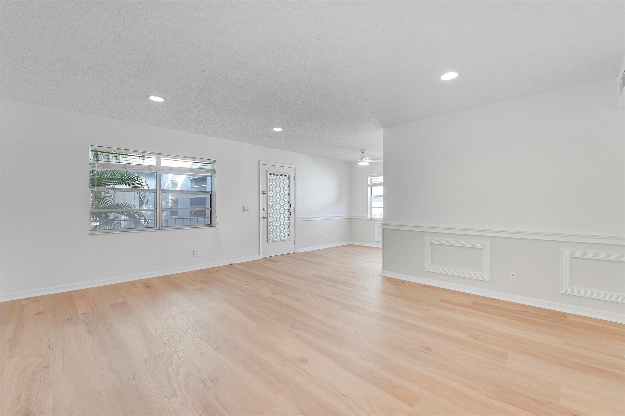 KINGS POINT FLANDERS COND - Residential