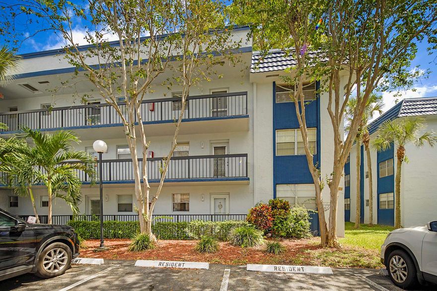 Welcome to this charming updated 2 bedroom, 2 bathroom corner-unit condo in the heart of Margate. Designed with a modern style, this home features stainless steel appliances, tasteful finishes, and plenty of natural light throughout.
Offered fully furnished, it’s completely move in ready, just bring your suitcase and start enjoying! Whether you’re looking for a year round residence or a seasonal retreat, this condo is the perfect blend of comfort and convenience.
Don’t miss the chance to make this your new home today!