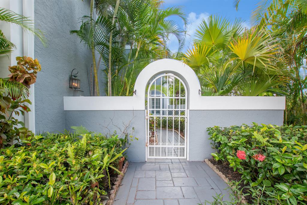 BREAKERS WEST - Residential