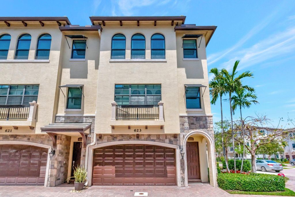 Photo of 623 Windward Circle S, Boynton Beach, FL 33435 (MLS # R11082031)