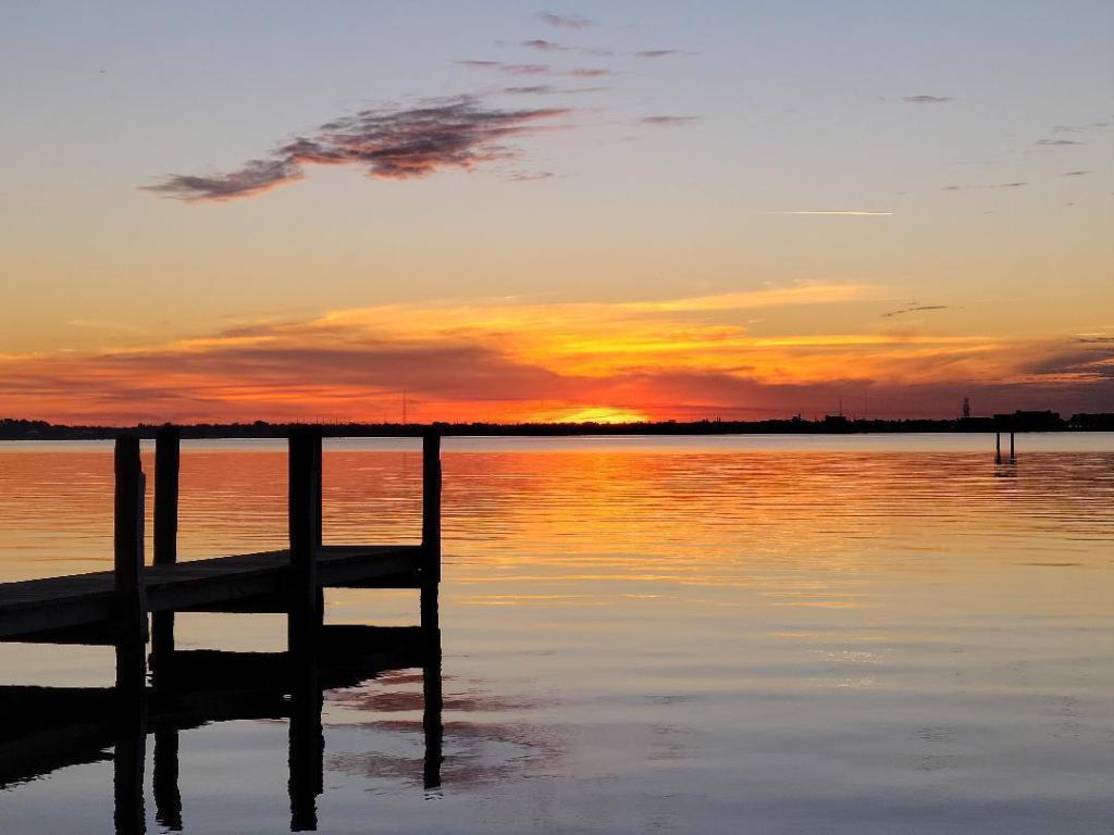 METES AND BOUNDS - Land