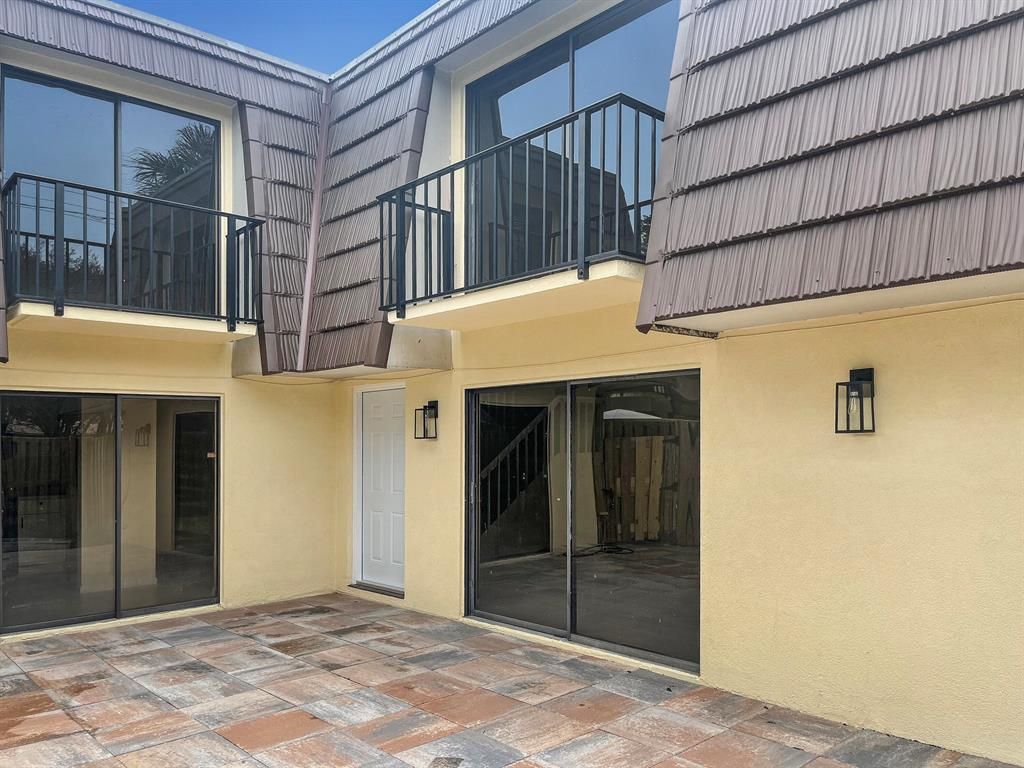 Photo of 120 1st Court Ct, Palm Beach Gardens, FL 33410 (MLS # R10772231)
