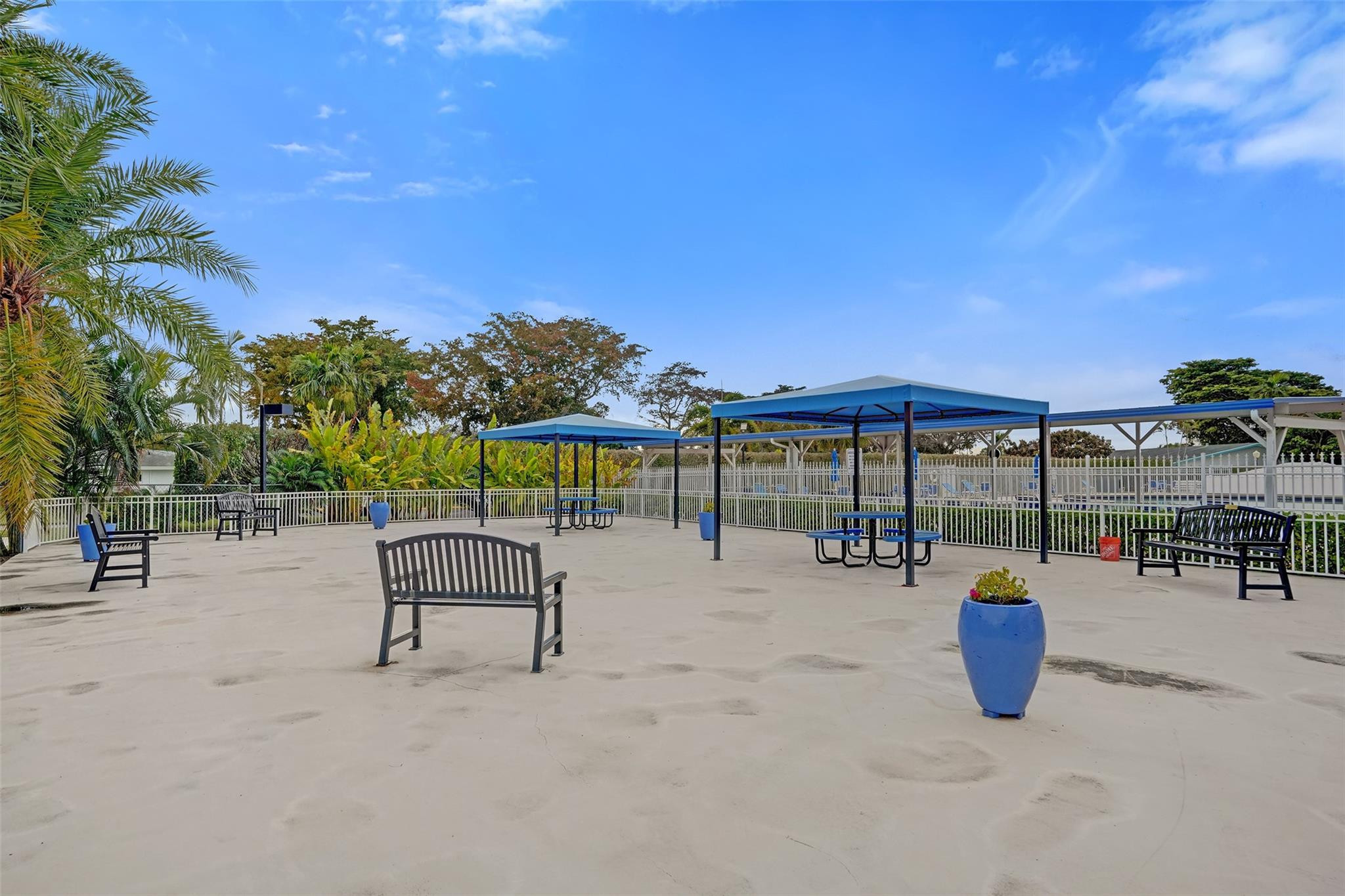 LAUDERDALE WEST - Residential