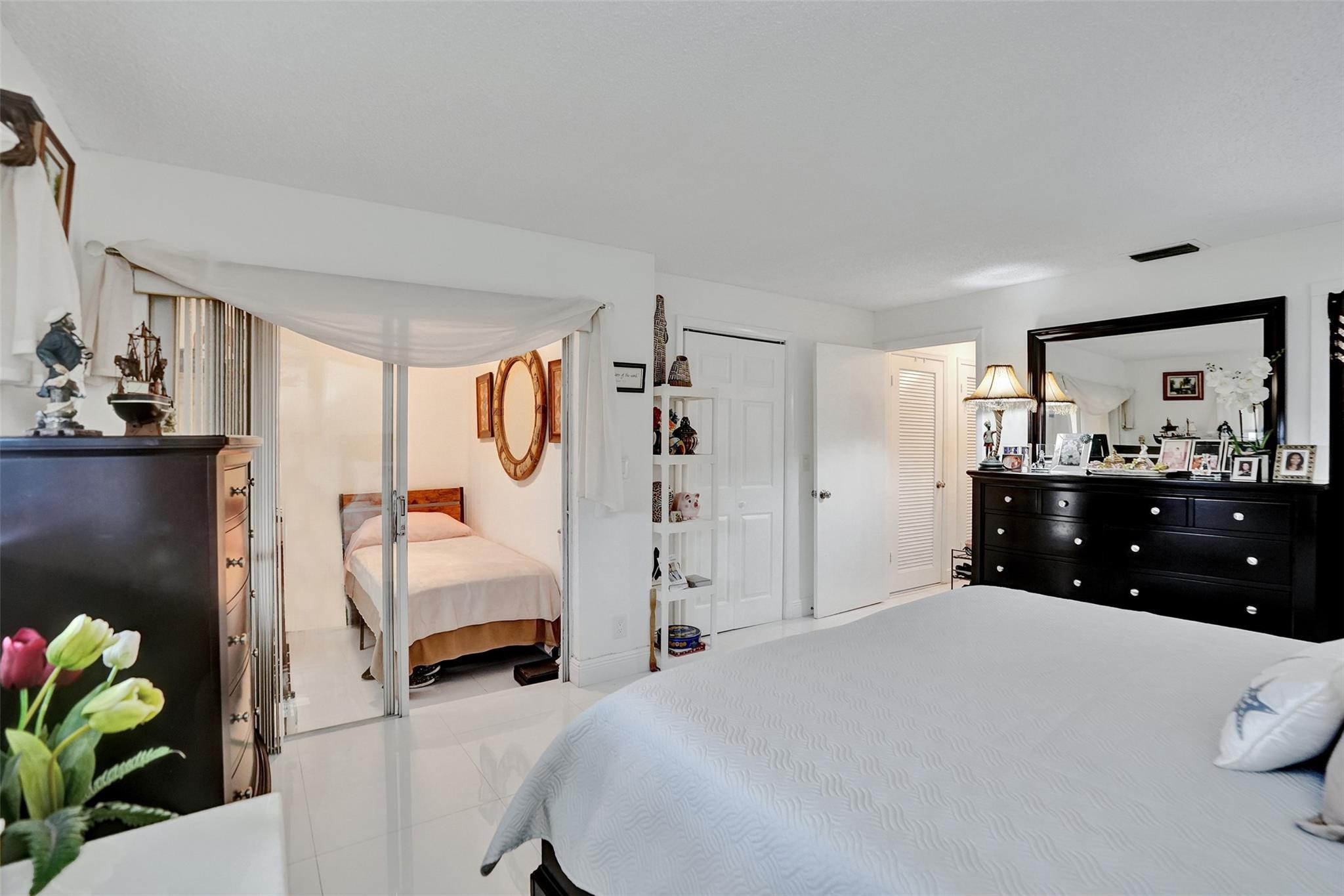 LAUDERDALE WEST - Residential