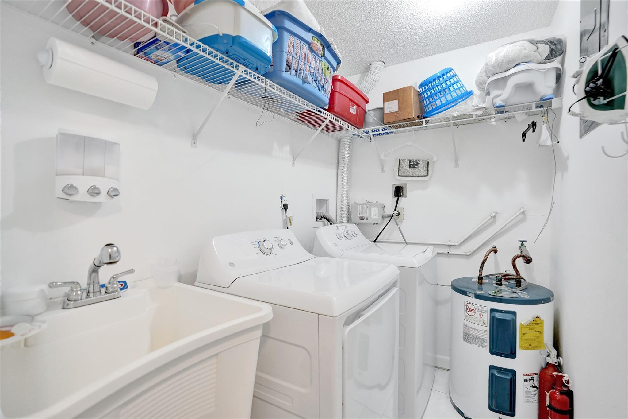 LAUDERDALE WEST - Residential