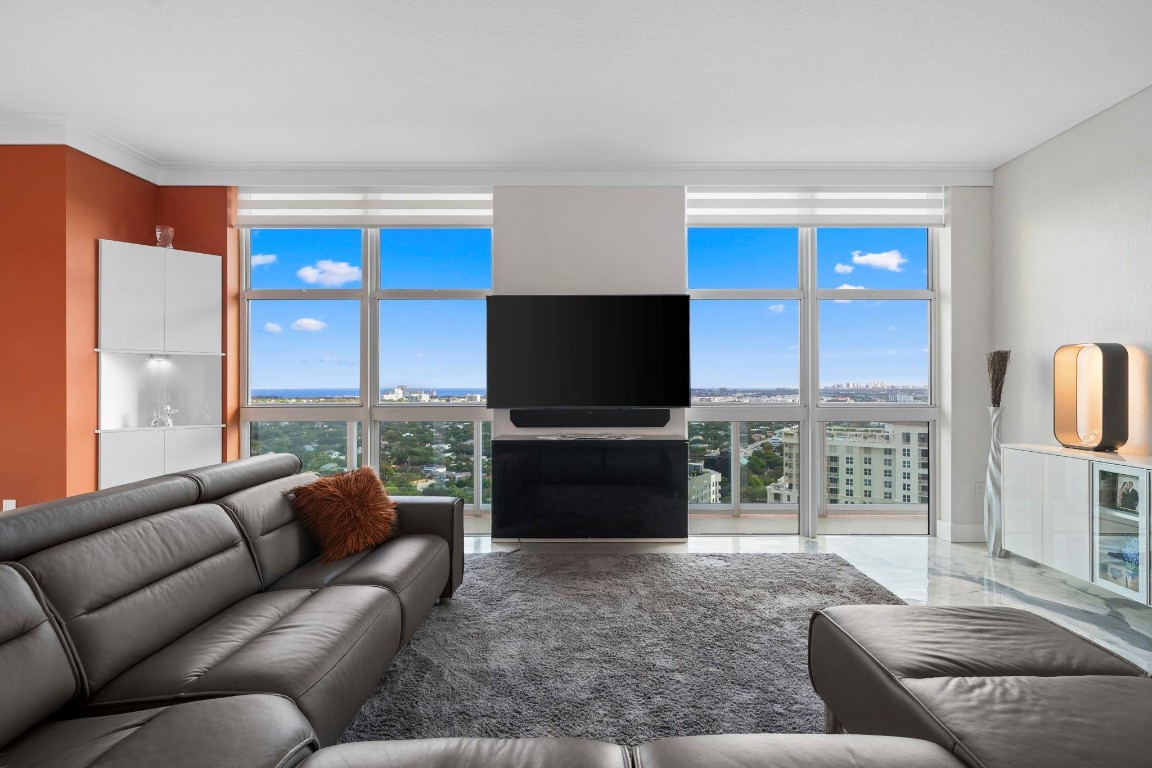 347 N New River Drive PH 7