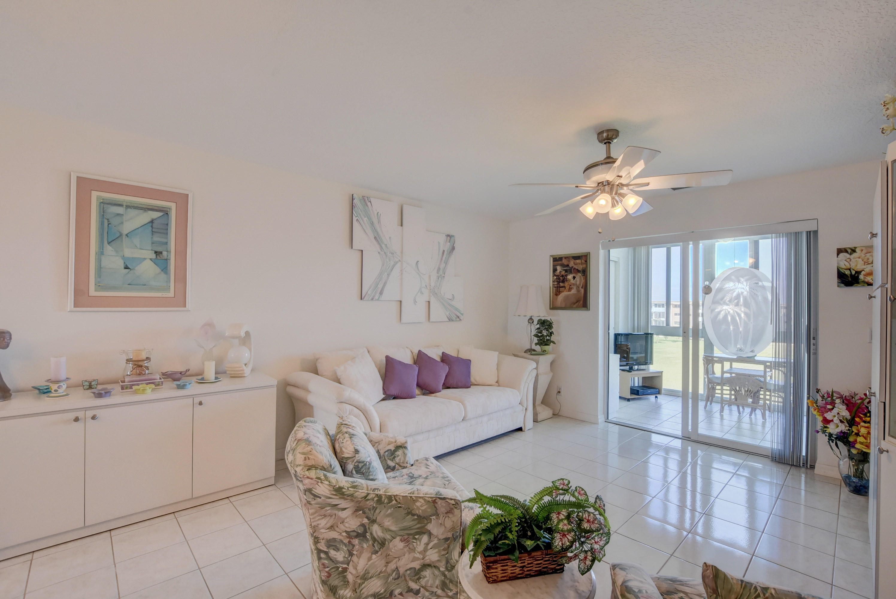 VILLAGE ROYALE ON THE GREEN CONDO - Residential